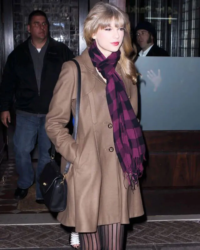 Taylor Swift Brown Frock Coat with Buttons and Black Handbag