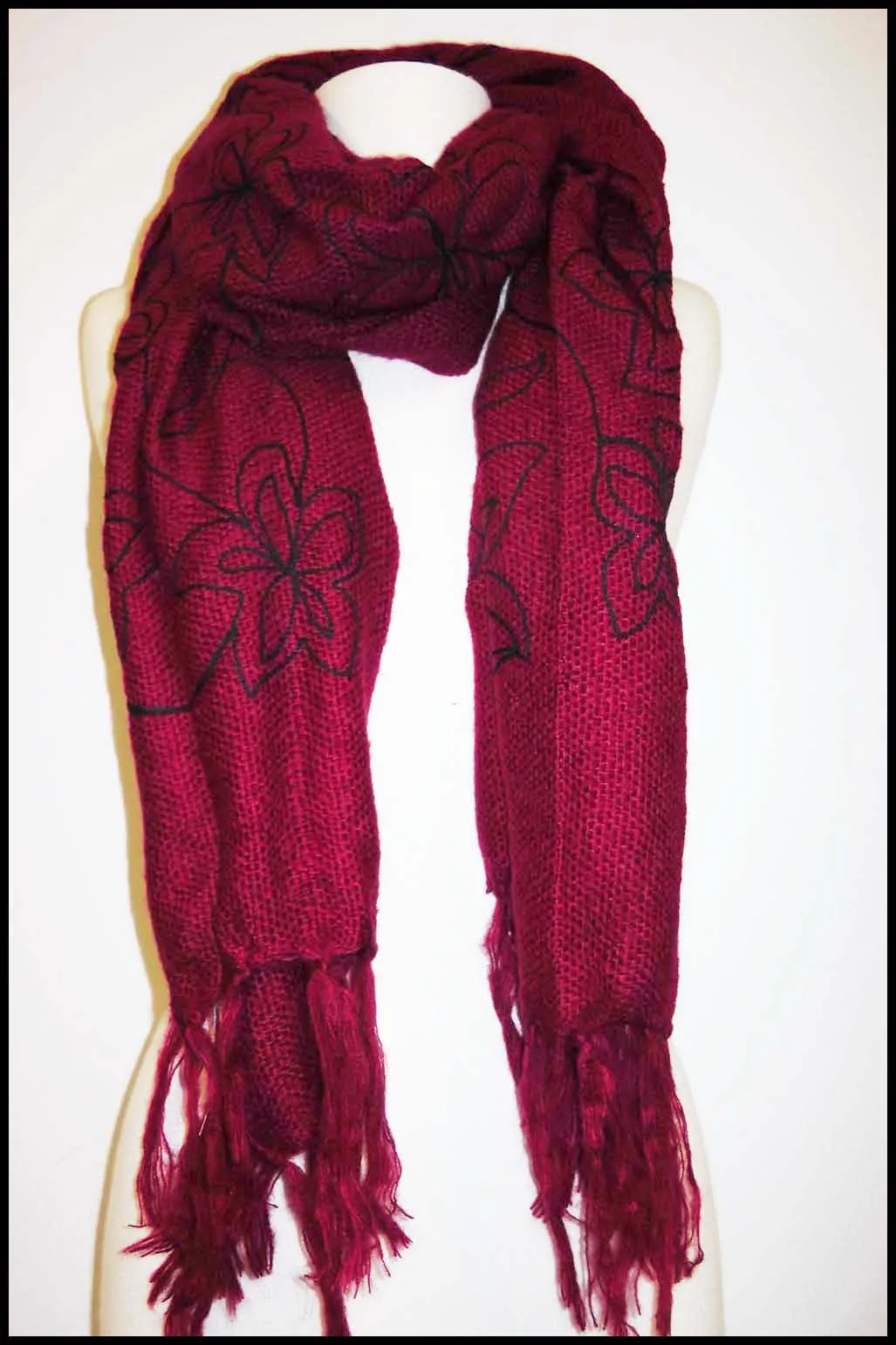 Warm Knit Scarf with Embroidered Floral-edged Patterns